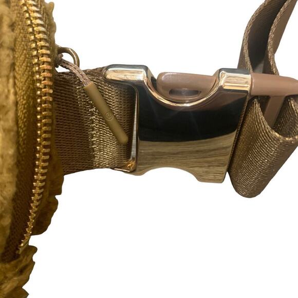 Lululemon Everywhere Belt‎ Bag Fleece Sherpa Burnt Caramel Fanny Pack Purse - Picture 9 of 9